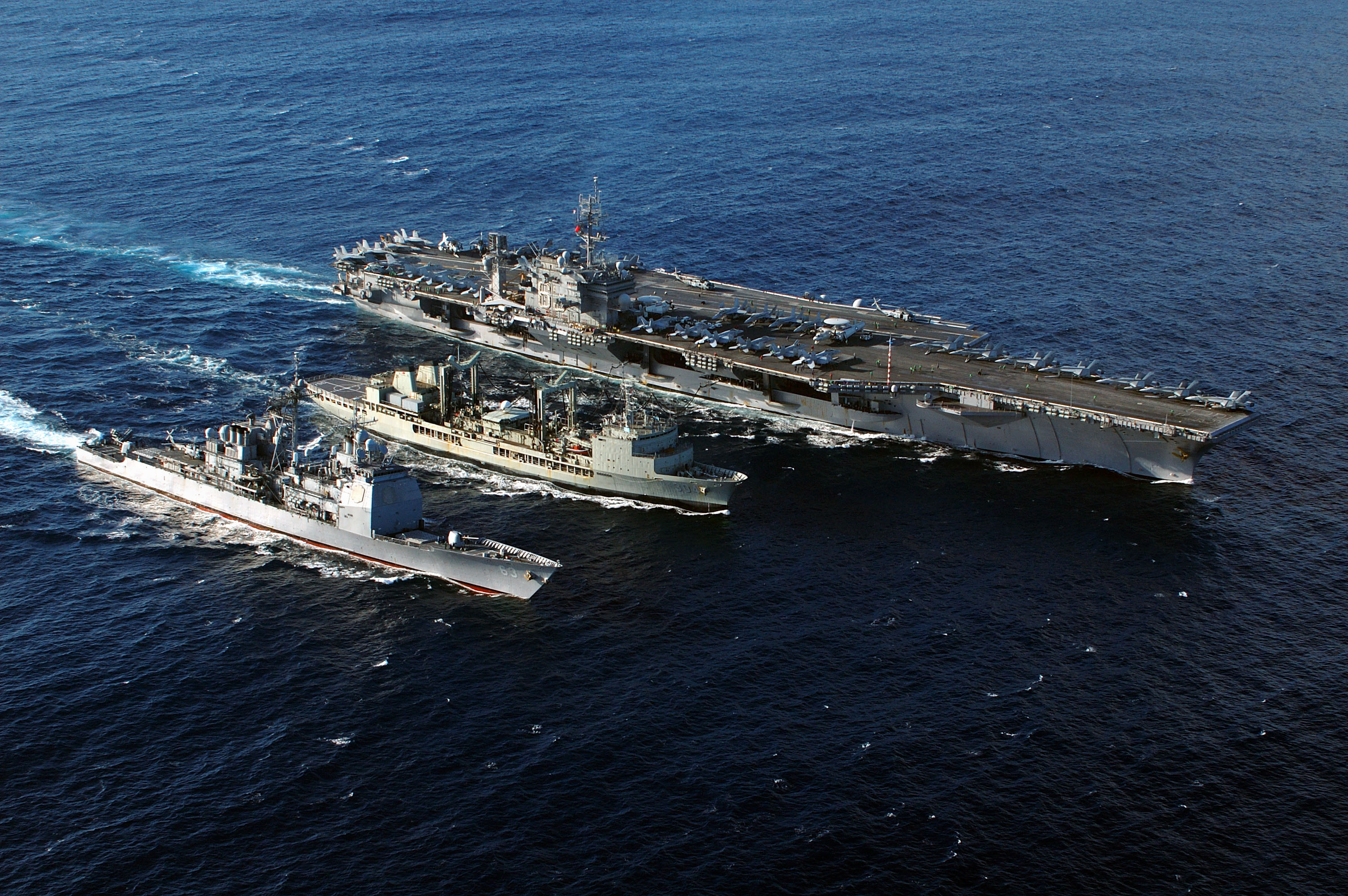 US_Navy_050614-N-0120R-050_The_conventionally_powered_aircraft_carrier_USS_Kitty_Hawk_%28CV_63%29_and_the_guided_missile_cruiser_USS_Cowpens_%28CG_63%29_receives_fuel_during_a_replenishment_at_sea.jpg