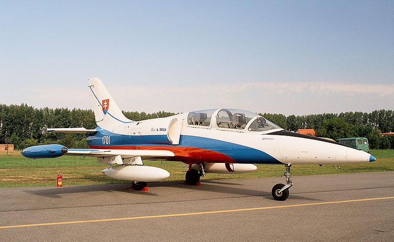 800px-Aero_L-39_ZA_of_Slovak_Air_Force_%28reg._1701%29%2C_static_display%2C_Radom_AirShow_2005%2C_Poland.jpg