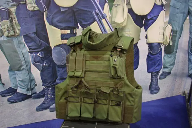 The_Russian_GS_unveils_for_the_first_time_its_bulletproof_vest_B-17_for_Pakistani_Army_at_IDEAS_2016_002.jpg