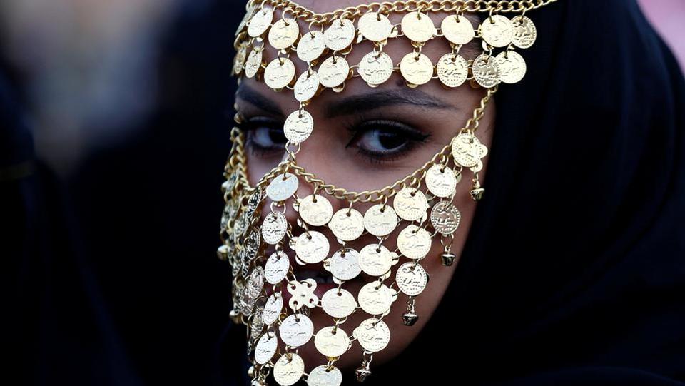 woman-attends-janadriyah-cultural-festival-outskirts-riyadh_a2b8b31a-ee82-11e6-90af-e8d3e91f500c.jpg