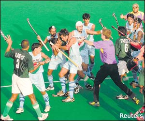 India-Pakistan-Hockey-Fight.jpg