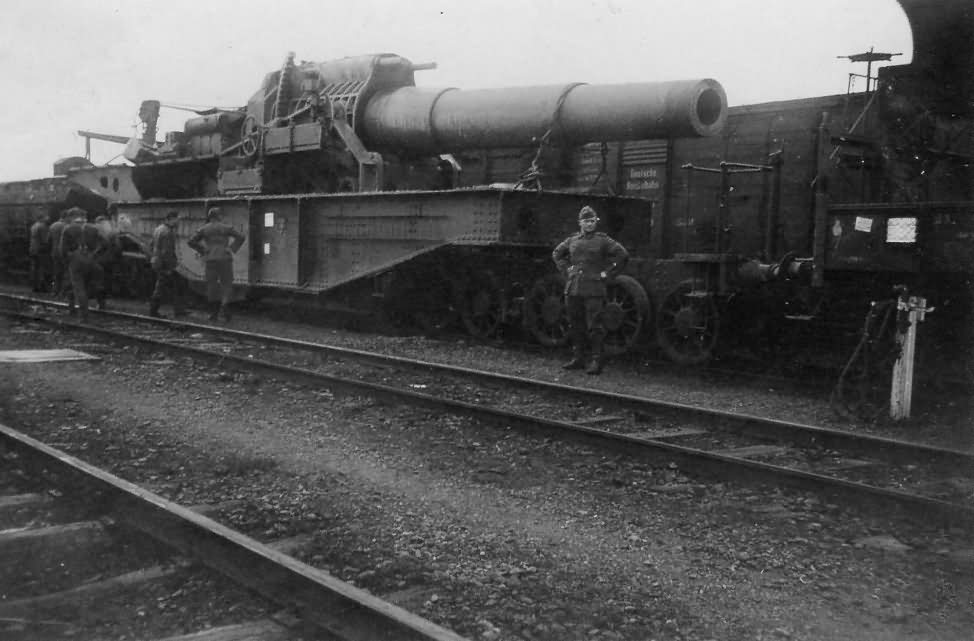 400_mm_St._Chamond_Mle_1915-1916_french_railway_howitzer.jpg