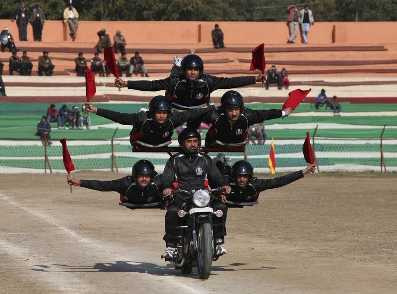 indian-policemen-perform-stunt-motorcycle-during-republic-day-parade-jammu-january-26-2013.jpg