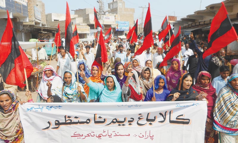  Activists of Sindhyani Tehreek hold a march on the streets of Badin against the Kalabagh dam project. The banner reads: “the Kalabagh Dam is unacceptable” — Photo: Dawn 
