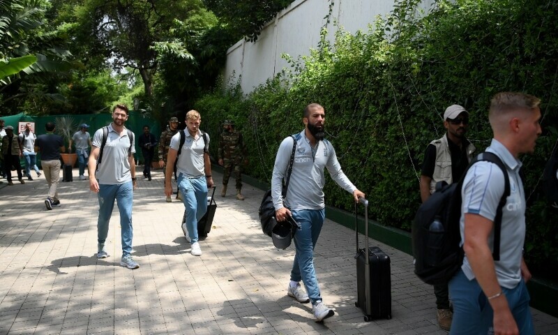 <p>The England cricket team arrives at the hotel in Karachi. — Photo courtesy: PCB</p>