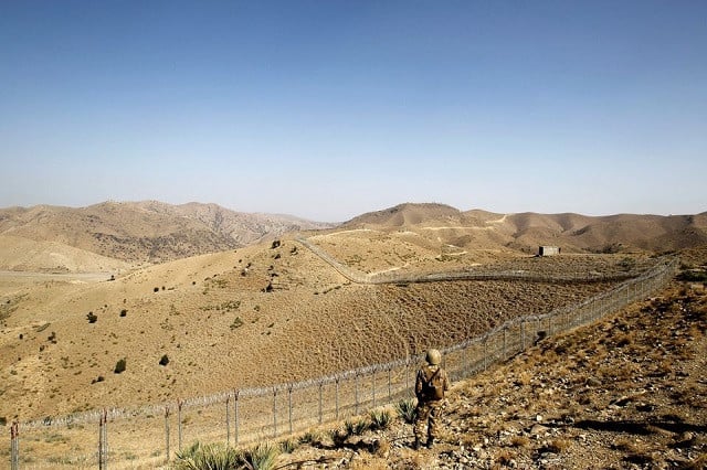 a pakistan army soldier stands guard along the border fence outside the kitton outpost on the border with afghanistan in north waziristan october 18 2017 photo reuters