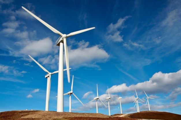 iStock-Wind-Turbine-Farm-min1649659118-0.jpg