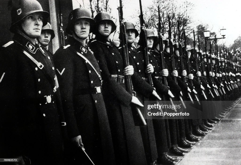 germany-pre-second-world-war-pic-9th-november-1935-adolf-hitlers-ss-guard-escort-at-munich.jpg