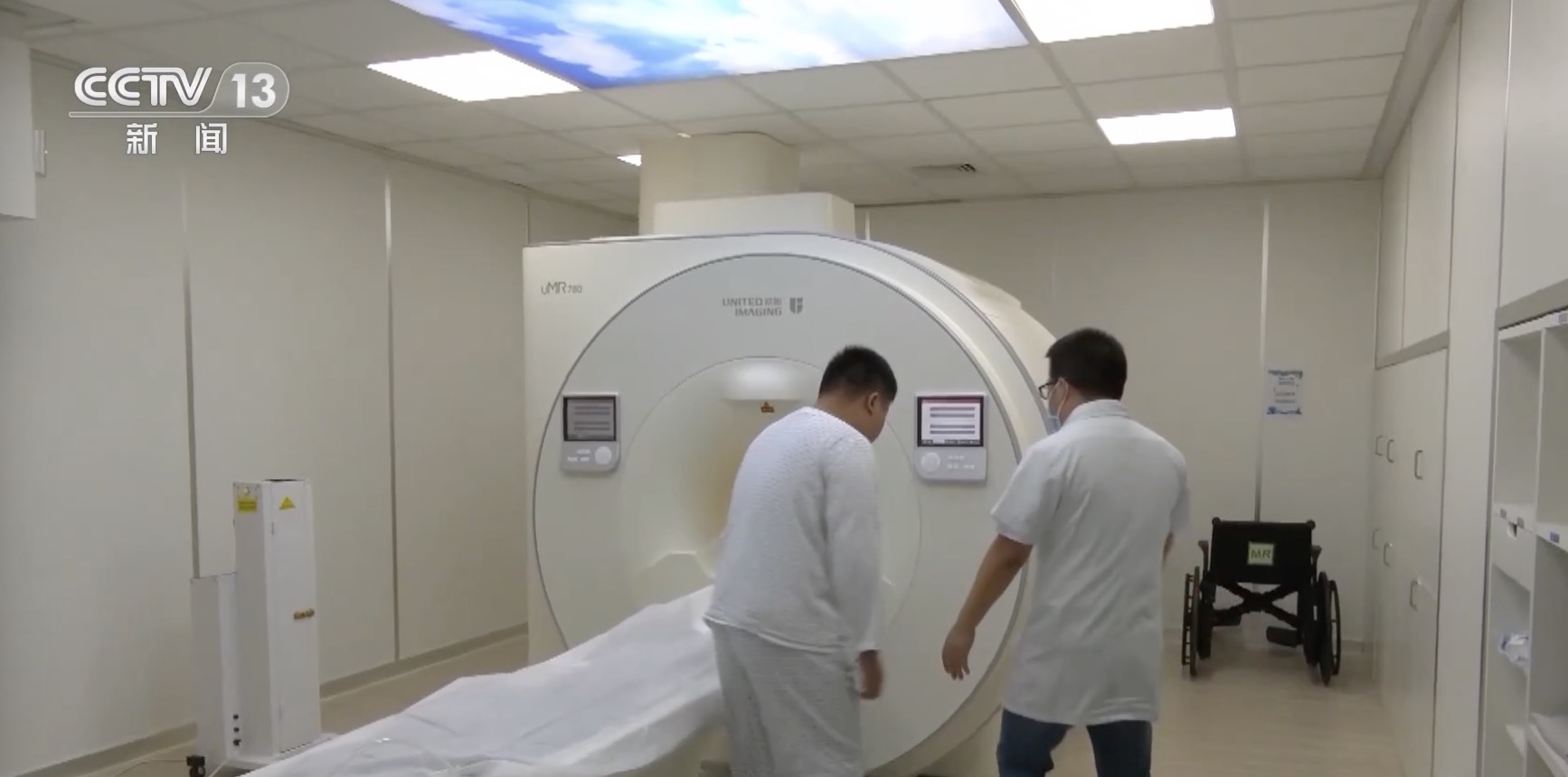 A patient is readied for scanning by China's self-developed MRI device at Peking University Shenzhen Hospital, Shenzhen City, Guangdong Province, south China. /CMG