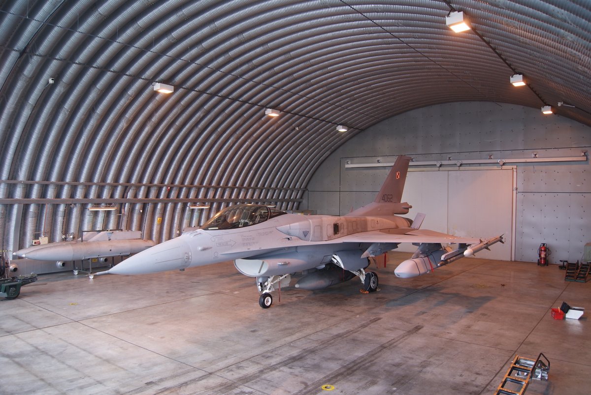 Polish-AF-F-16-JASSM.jpg