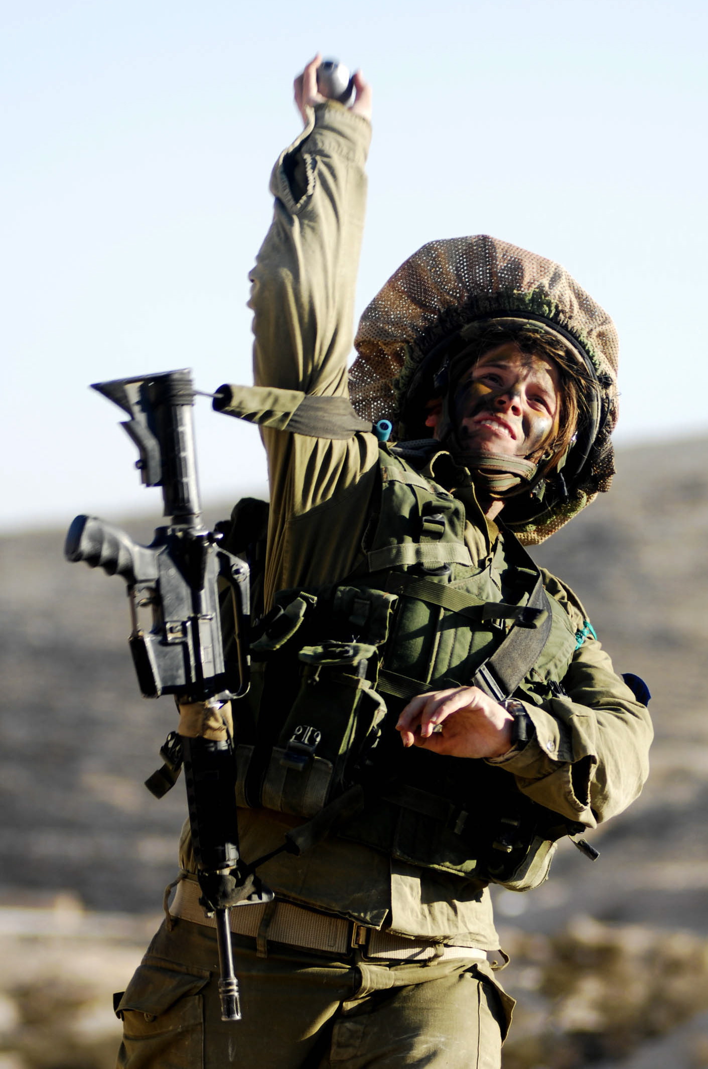 Flickr_-_Israel_Defense_Forces_-_Female_Soldier_Launches_Grenade_(1).jpg