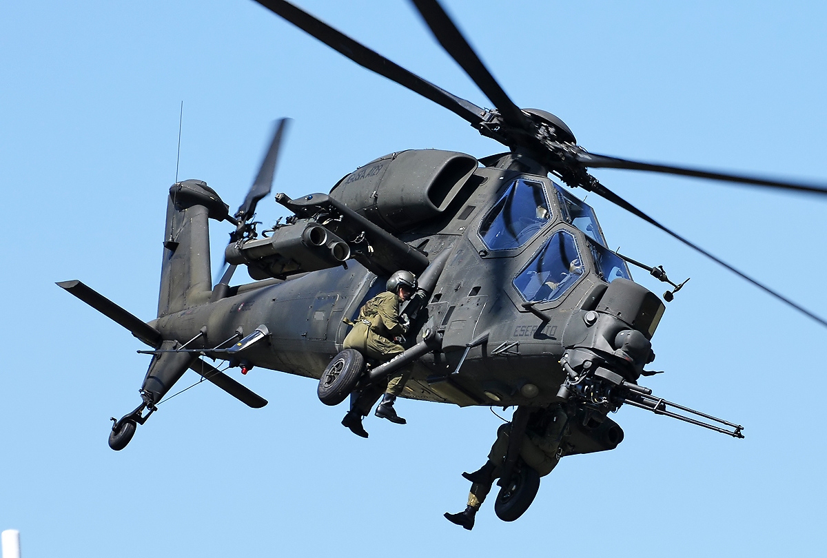 Agusta_A129CBT_Mangusta%2C_Italy_-_Army_JP7122665.jpg