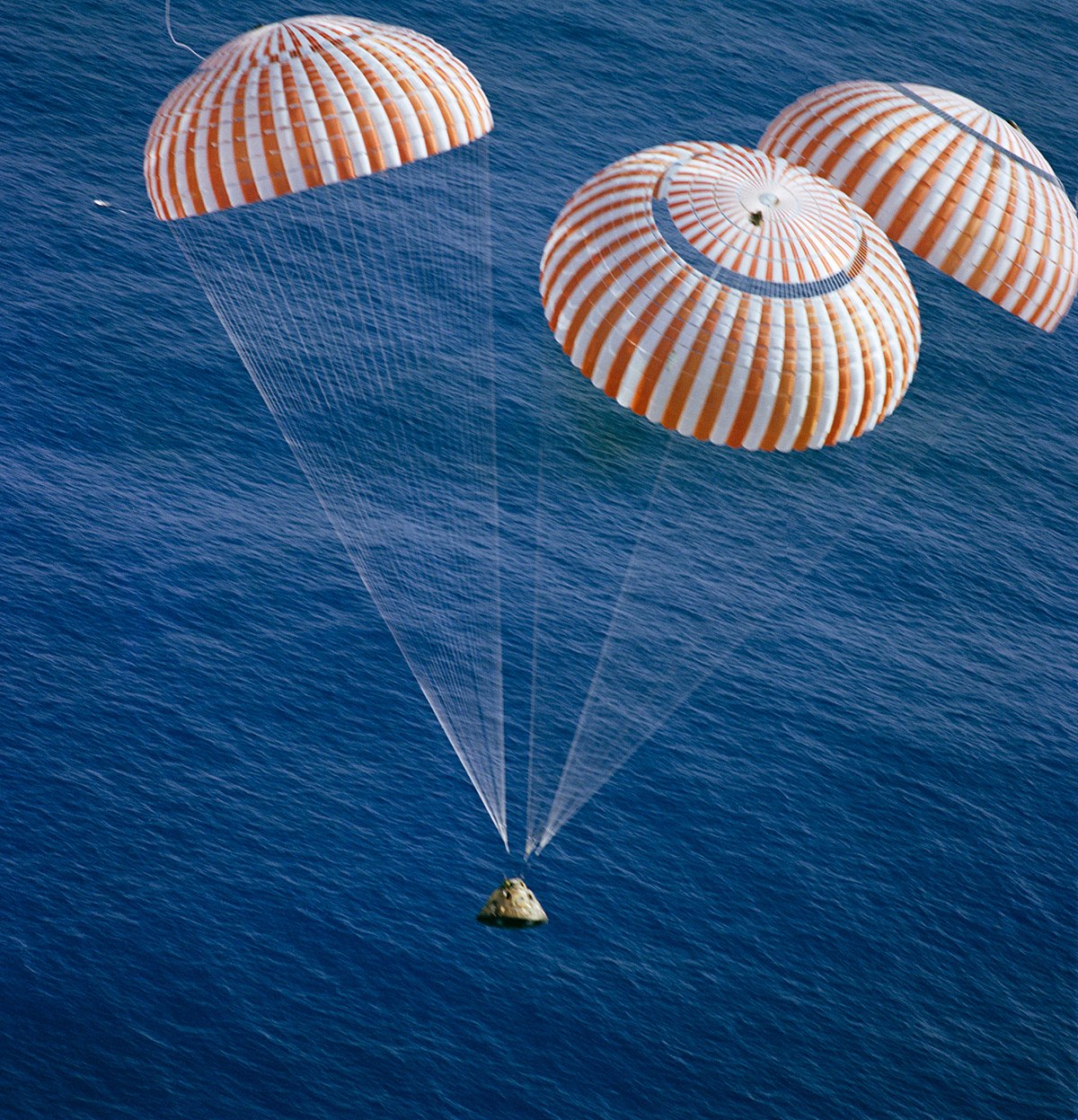 1200px-Apollo-17-Landing.jpg