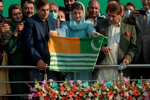 Maryam Nawaz (C), vice President Pakistan Muslim Leauge Nawaz (PML-N) and daughter of former premier Nawaz Sharif, holds a Pakistan-administered Kashmir flag during the PML-N Foundation Day celebration in Islamabad on December 30, 2020