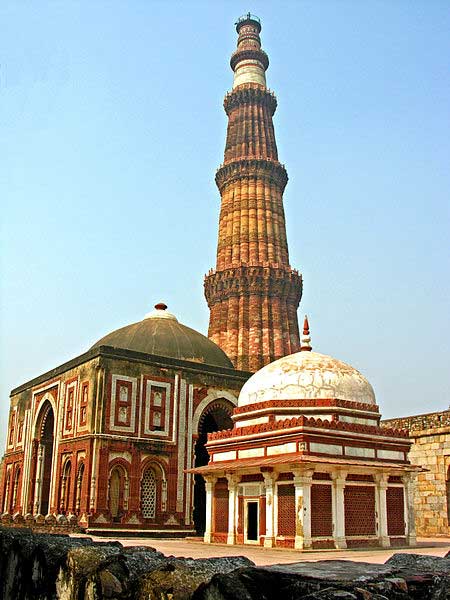 Alai-Gate-and-Qutub-Minar.jpg