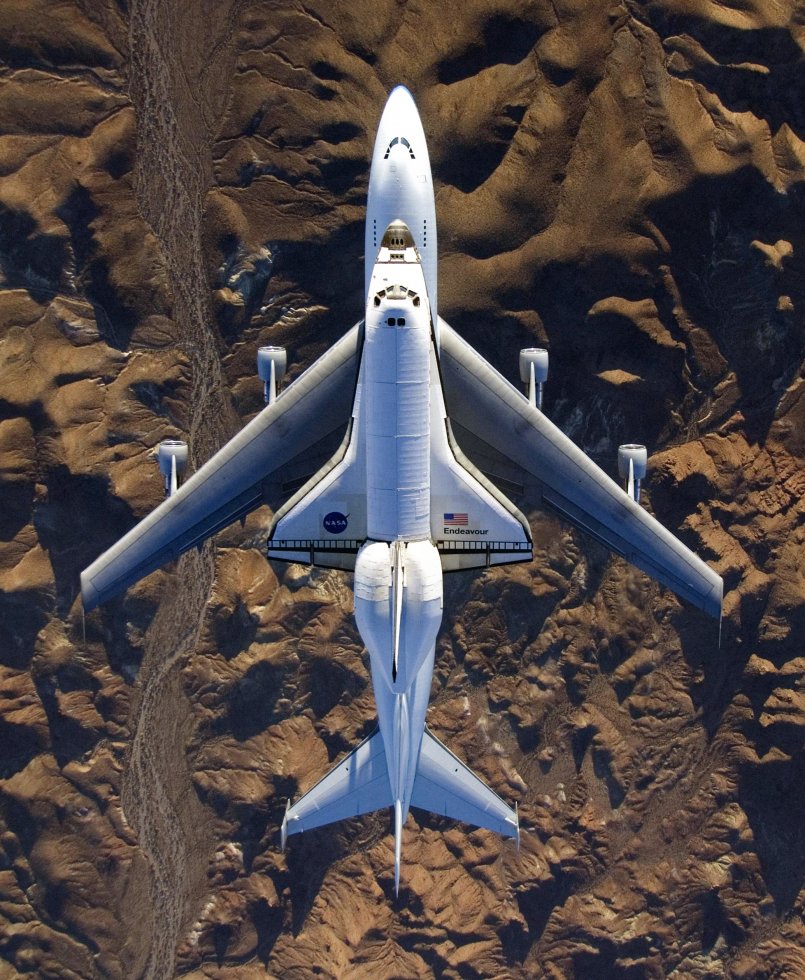 message-editor_1545037381199-endeavour_after_sts-126_on_sca_over_mojave_from_above1.jpg