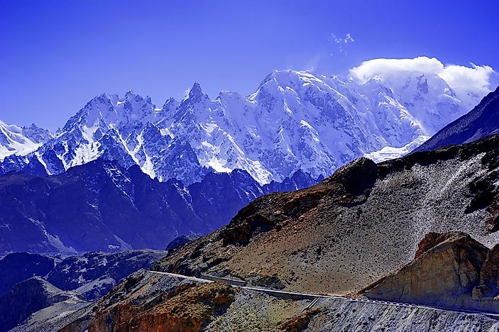 karakoram-highway-mountain-range.jpg
